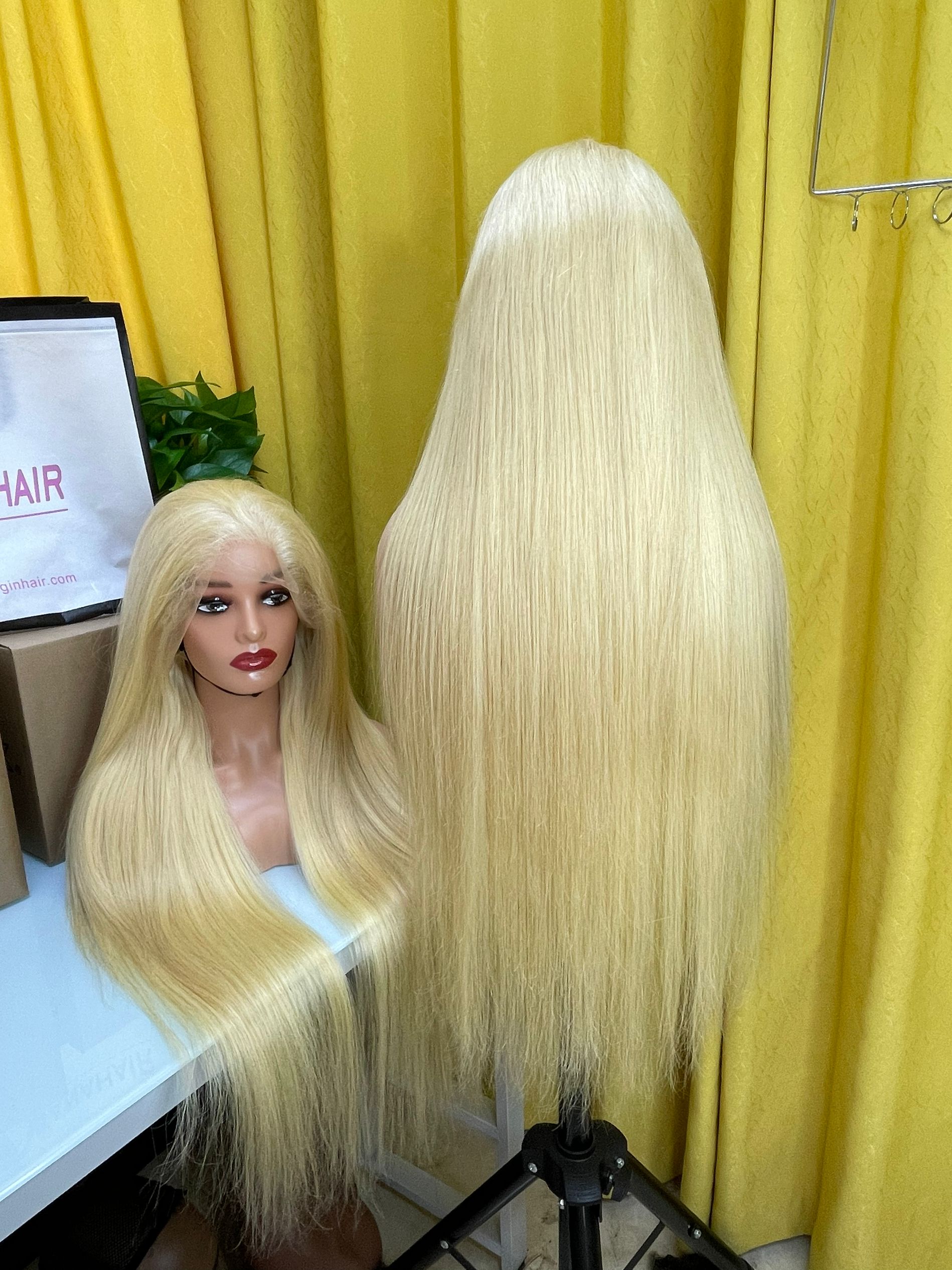 blond straight wig