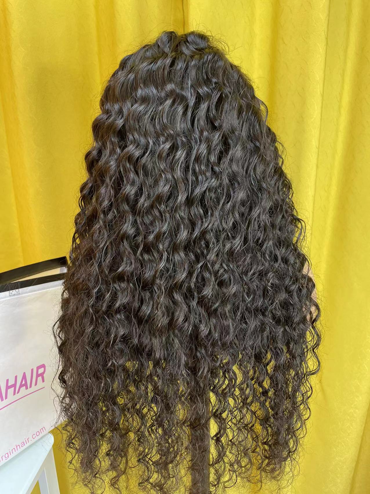  Curly wig
